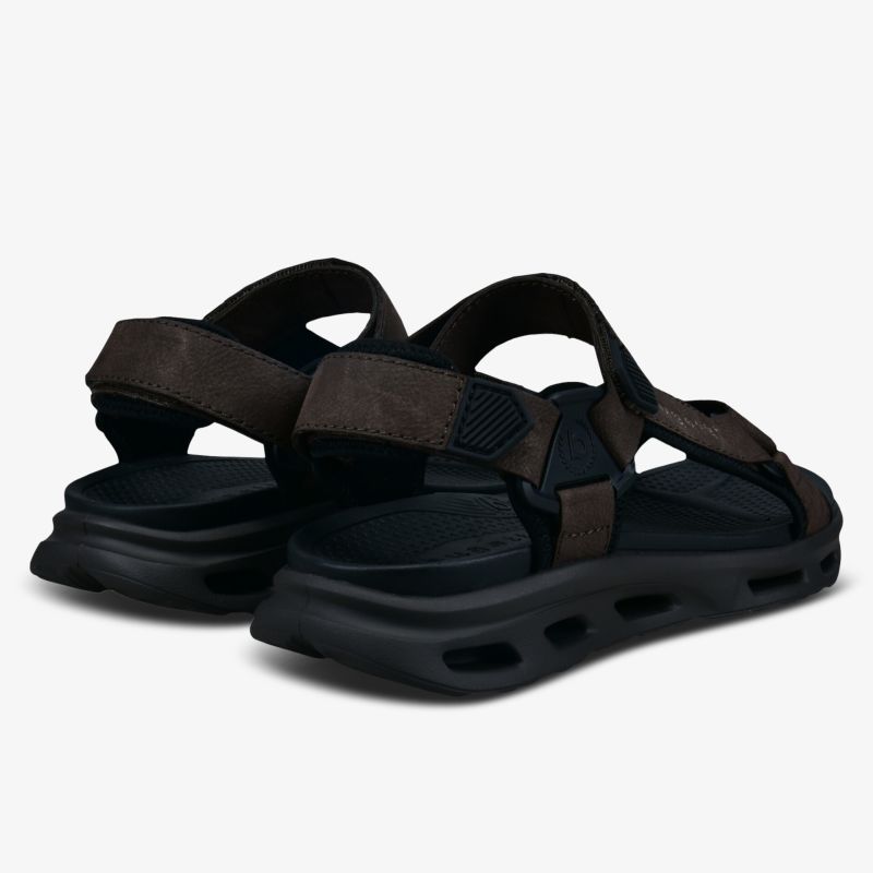 Bequeme Sandalen mit robustem Design und verstellbaren Riemen für perfekten Halt.