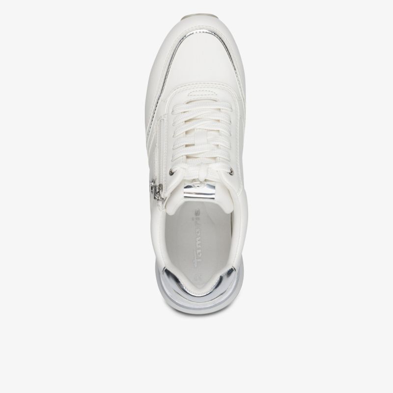 Junger weißer Sneaker mit Schnürung, atmungsaktivem Material und bequemer Passform, Draufsicht