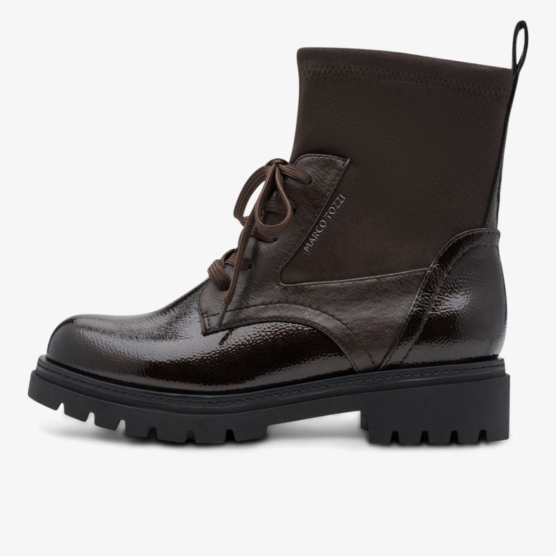 Seitenansicht elegante Stiefelette aus hochwertigem Leder mit robuster Profilsohle und komfortabler Schnürung