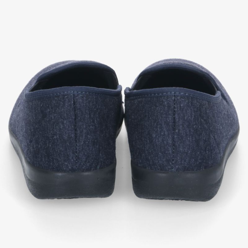 Bequeme blaue Hausschuhe in Rückansicht mit rutschfester Sohle für komfortables Tragen