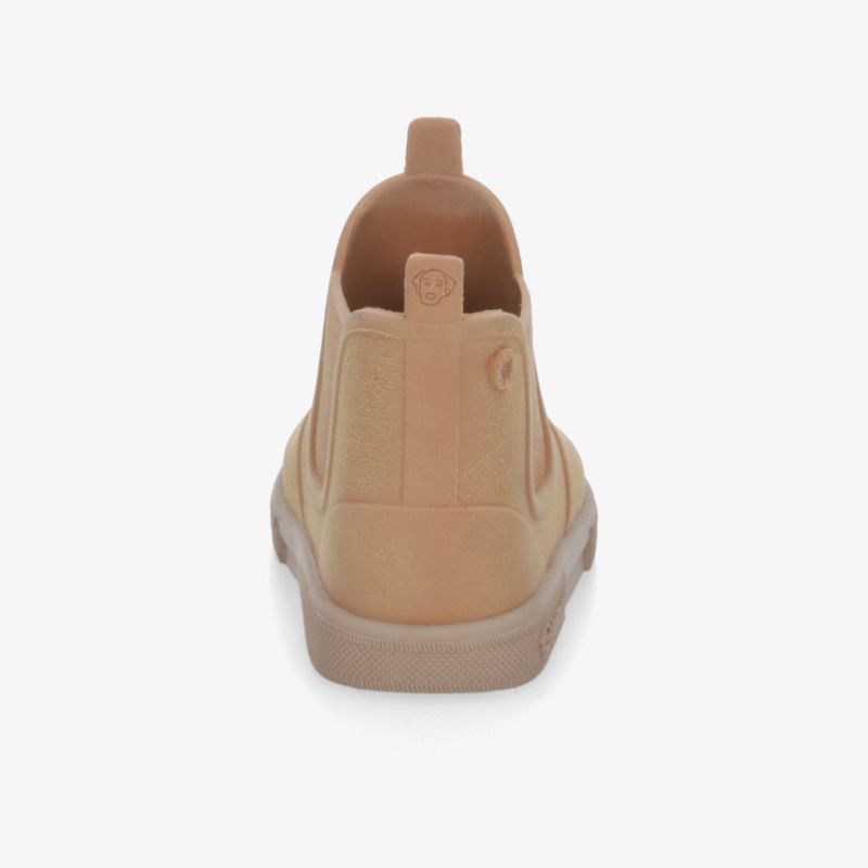 Beiger Schuh Rückansicht mit elastischem Einstieg, rutschfester Sohle und hohem Tragekomfort, leicht und praktisch