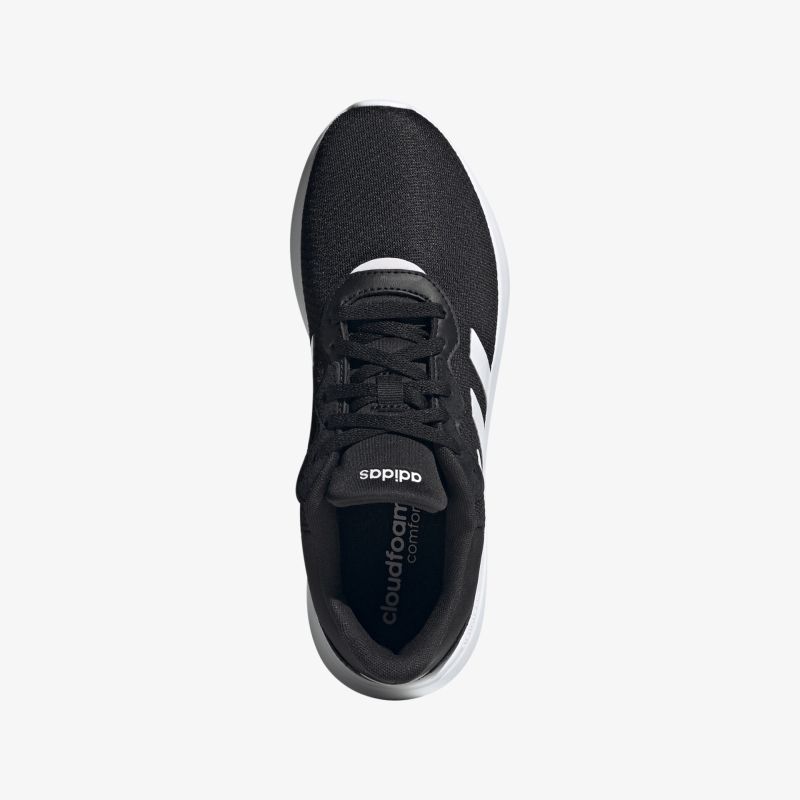 Moderner schwarzer Sneaker mit leichtem und atmungsaktivem Design für optimalen Tragekomfort.