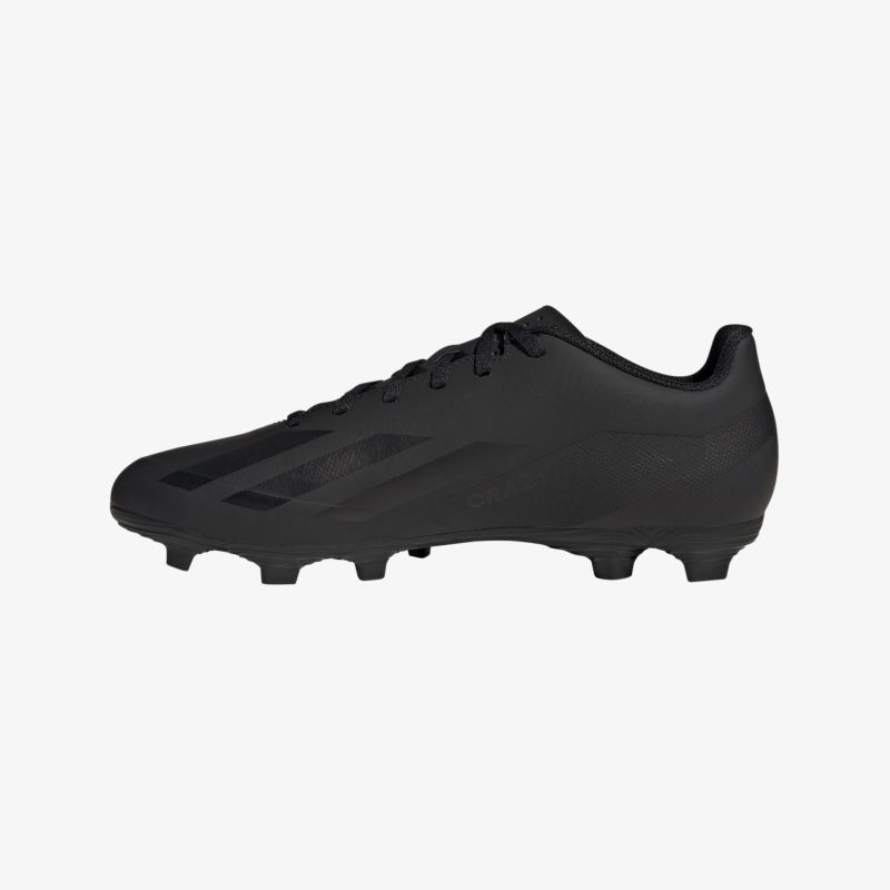 Schwarzer Fußballschuh mit hoher Traktion und sportlichem Design für optimale Leistung auf dem Spielfeld.