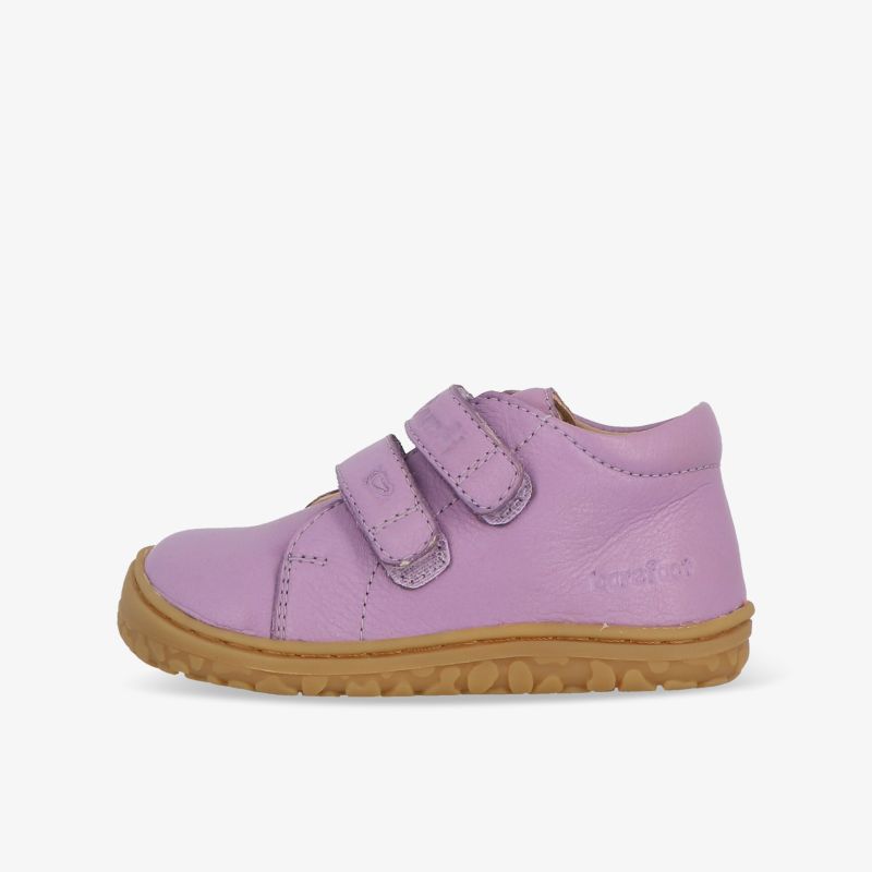 Bequemer lila Kinderschuh mit zwei Klettverschlüssen und flexibler, rutschfester Sohle für sicheren Halt