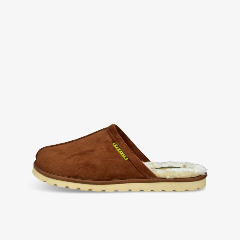 Bequemer brauner Hausschuh mit weichem Fellfutter und rutschfester Sohle für angenehmen Tragekomfort