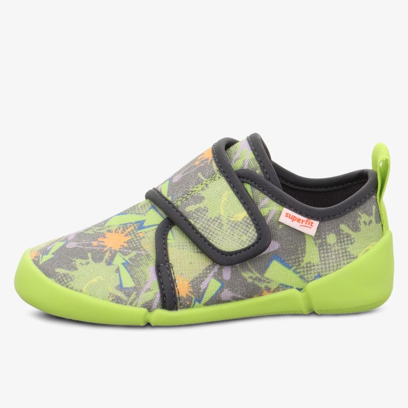 Leichter, bunter Kinderschuh mit flexiblem Sohlenprofil und praktischem Klettverschluss für einfachen Halt