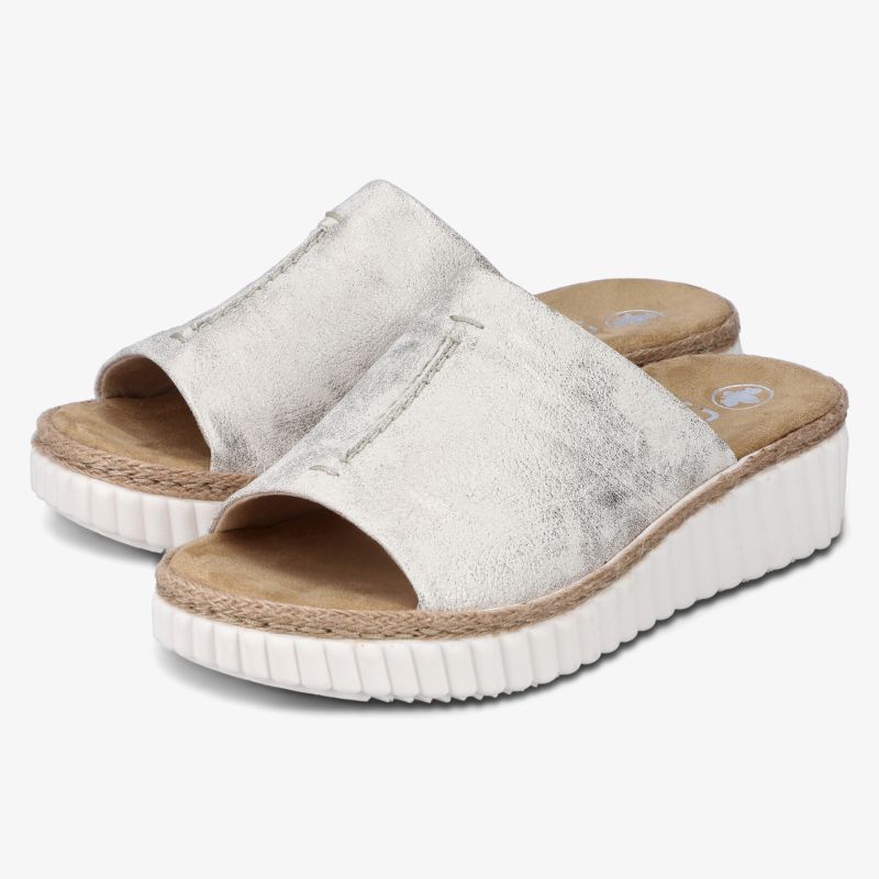 Elegante Plateausandalen mit breitem Riemen, weich gepolsterte Laufsohle und rutschfestem Profil für komfortables Tragen