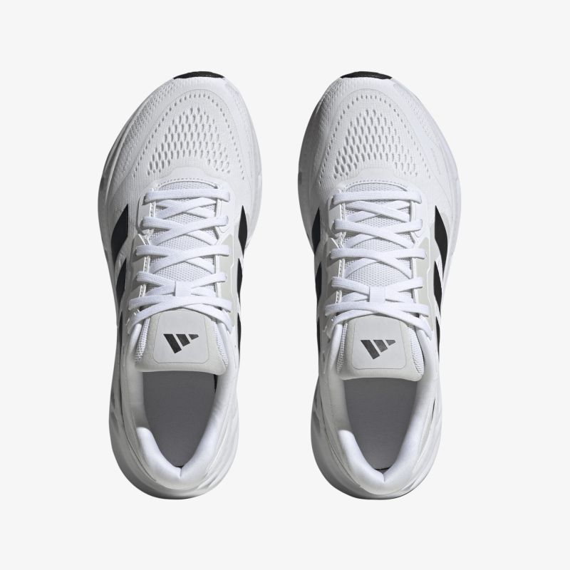 Leichte und bequeme Sportschuhe mit atmungsaktivem Mesh-Design für optimalen Komfort und Stil.