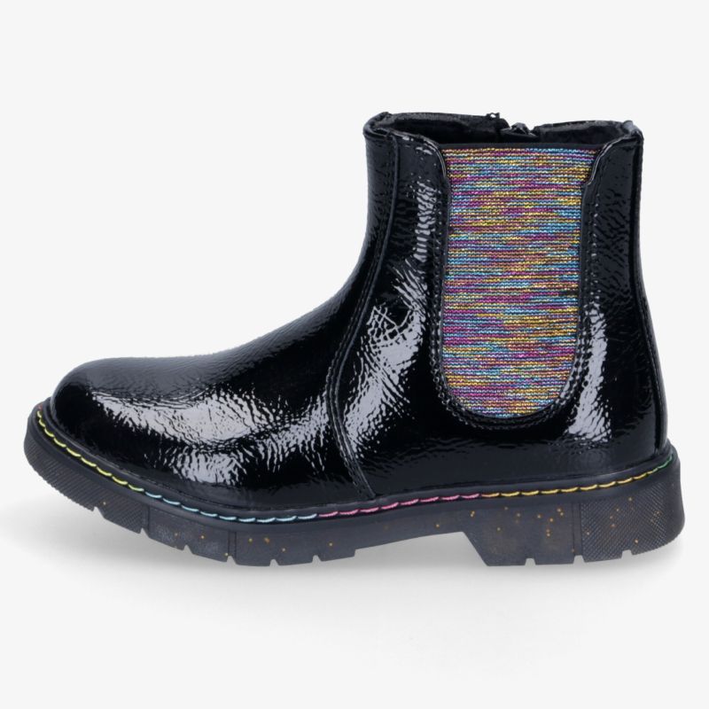 Schwarzer Chelsea Boot aus glänzendem Lackleder mit buntem elastischem Einsatz und profilierter rutschfester Sohle
