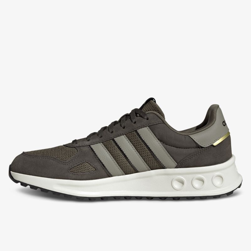 Sportlicher Schuh in klarer seitlicher Ansicht mit atmungsaktivem Obermaterial und langlebiger, flexibler Sohle