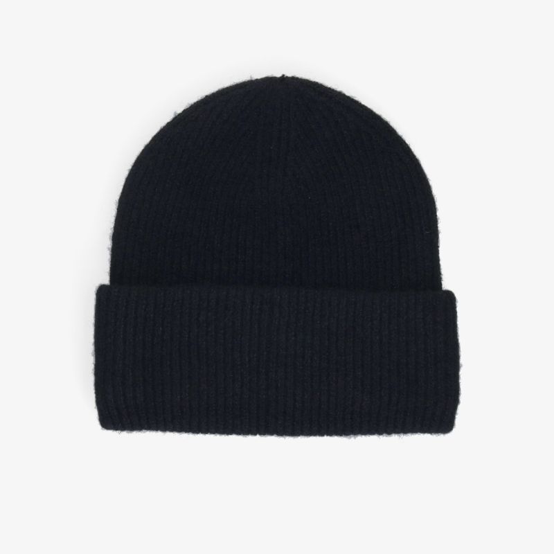 Schwarze Strickmütze mit breitem Bündchen, komfortabel und warm, ideal für kalte Wintertage