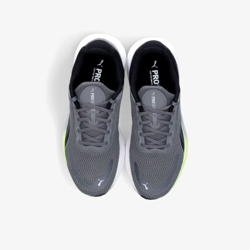 Leichte, atmungsaktive graue Sportschuhe mit bequemer Passform und moderner Schnürung im Paar