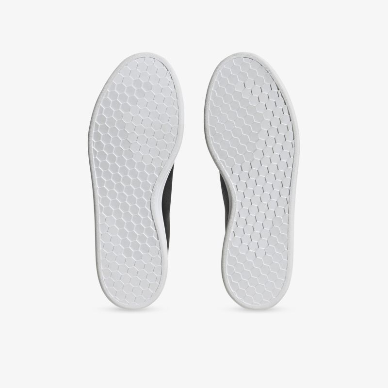 Rutschfeste und flexible Schuhsohlen für optimalen Komfort und sicheren Halt im Alltag.