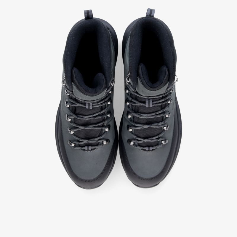 Robuste schwarze Wanderschuhe mit gepolstertem Innenbereich und rutschfester Sohle als Paar von oben