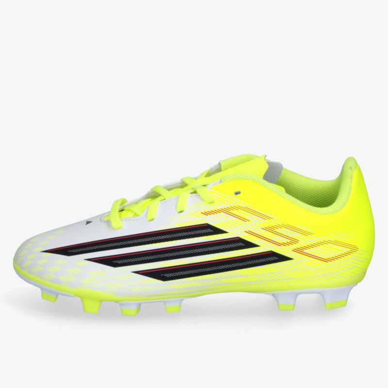 Leuchtend gelber Fußballschuh seitlich mit robuster Sohle und schnürung für optimalen Halt und Komfort