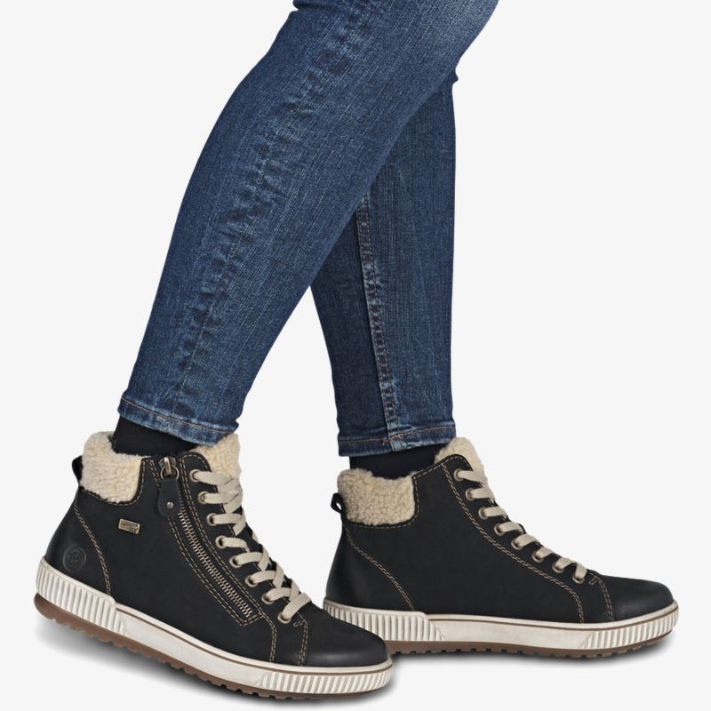 Warmer, robuster Winterstiefel mit hohem Schaft und rutschfester Sohle, komfortabel geschnitten