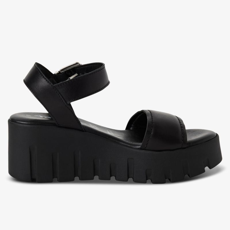 Schwarze Sandale mit dicker profilierter Plateau-Sohle und verstellbarem Riemen für sicheren Halt und Komfort