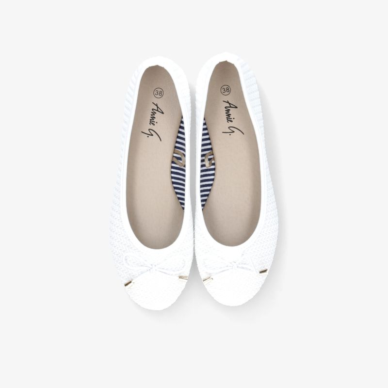 Elegante weiße Ballerinas mit Schleifen-Detail und bequemem Innenfutter, perfekte Passform und stilvoll