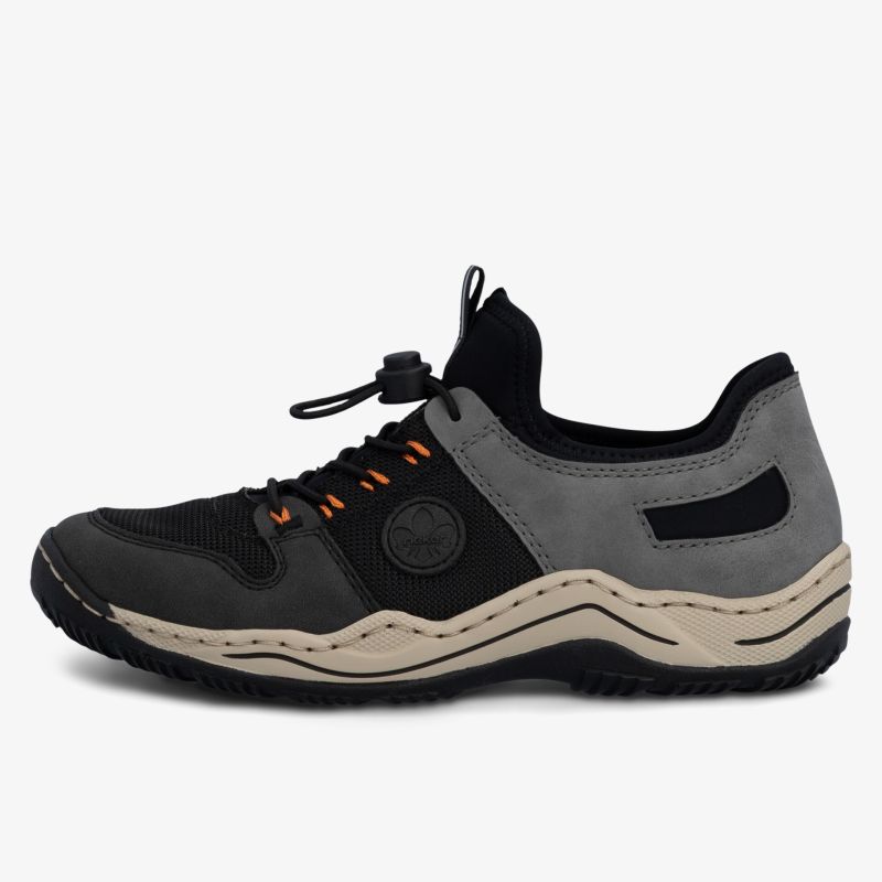 Bequemer und robuster schwarzer Sportschuh mit grauen Akzenten, praktischer Schnürung und griffigem Sohlenprofil