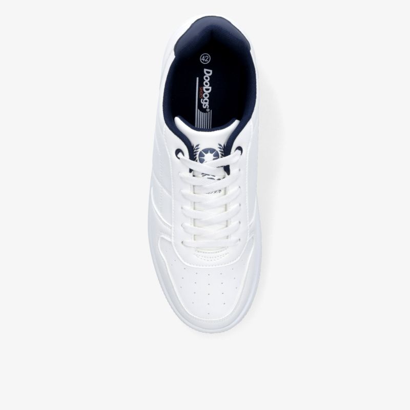 Moderner, weißer Sneaker aus hochwertigem Leder, perfekte Kombination aus Stil und Komfort für den Alltag.