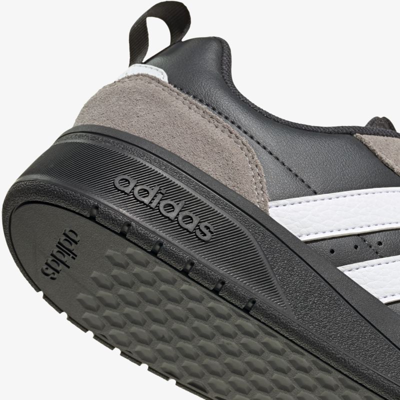 Robuster adidas Sneaker mit rutschfester Sohle und hohem Tragekomfort, ideal für sportliche Aktivitäten