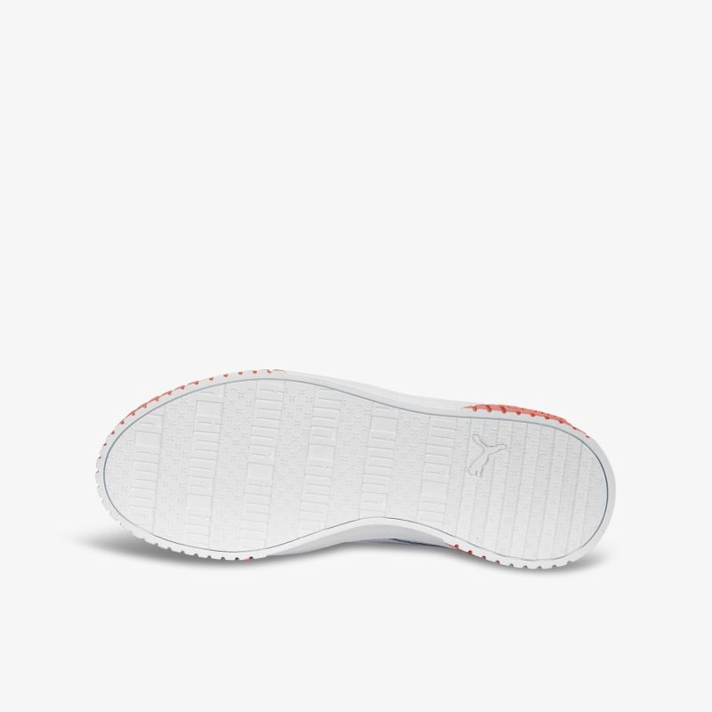 Weiße Sohle mit modernem Design und rutschfestem Profil für optimalen Halt und Komfort.