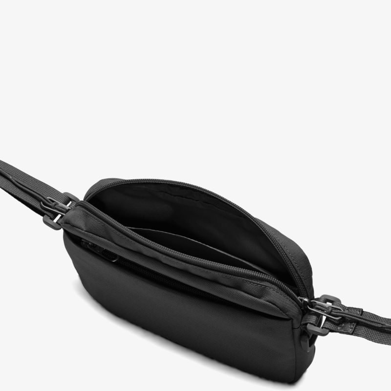 Schwarze Bauchtasche mit verstellbarem Riemen und Reißverschluss