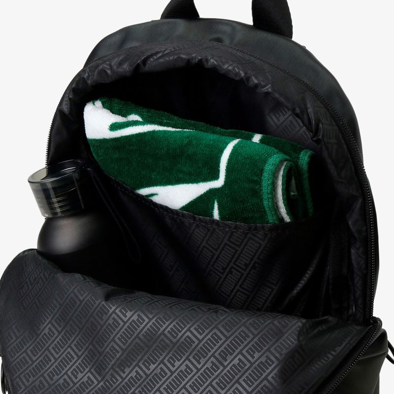 Praktischer Rucksack mit geräumigem Innenraum und stilvollem Design, ideal für Alltag und Reisen.