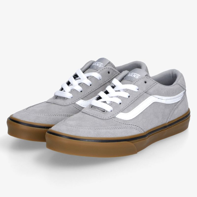 Graue Sneaker mit weißer Gummisohle und klassischer Schnürung, sportlich und bequem für vielseitigen Einsatz