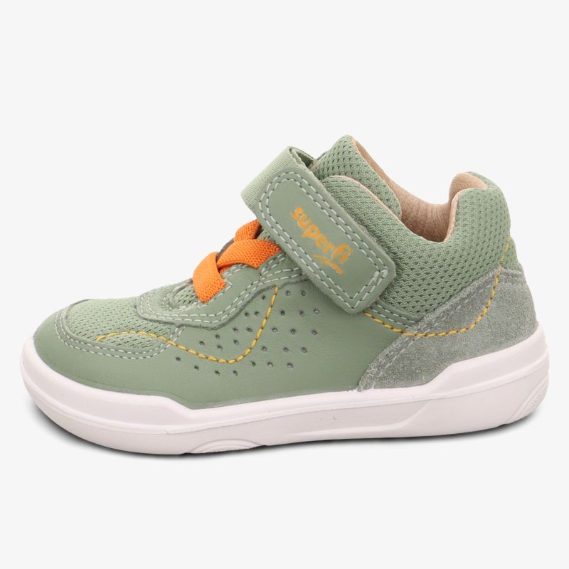 Bequemer Kinderschuh mit stabilem Halt und rutschfester Sohle für aktive Kinder