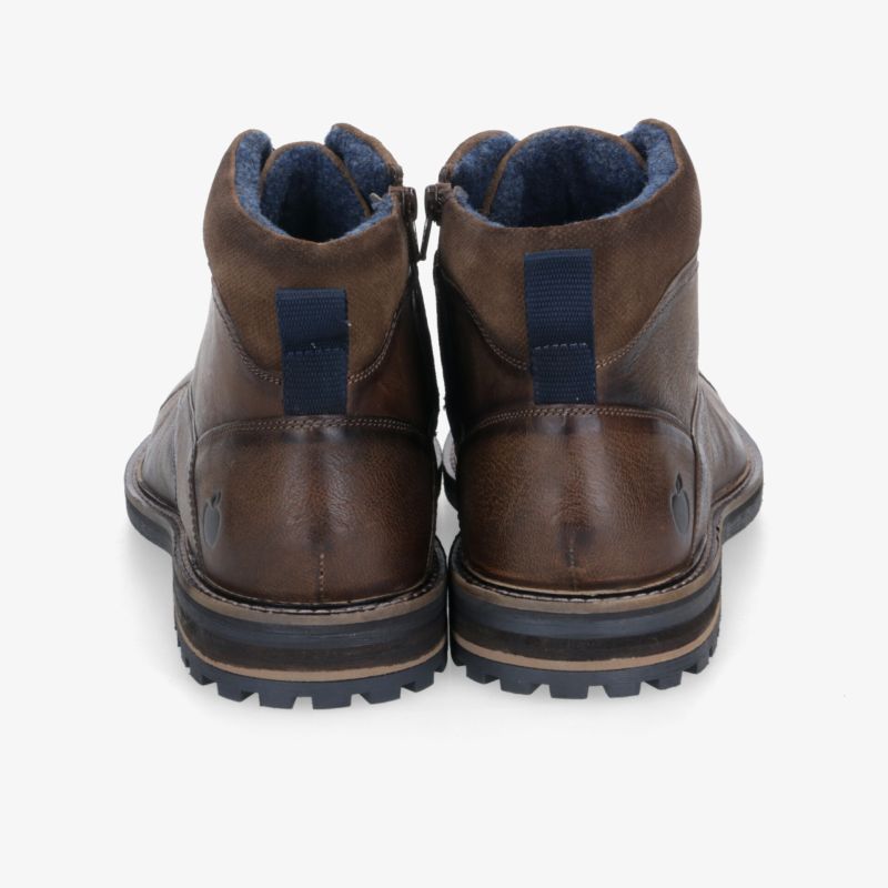 Robuste braune Lederschuhe mit gepolstertem Schaftrand und rutschfester Sohle, Rückansicht mit Reißverschluss