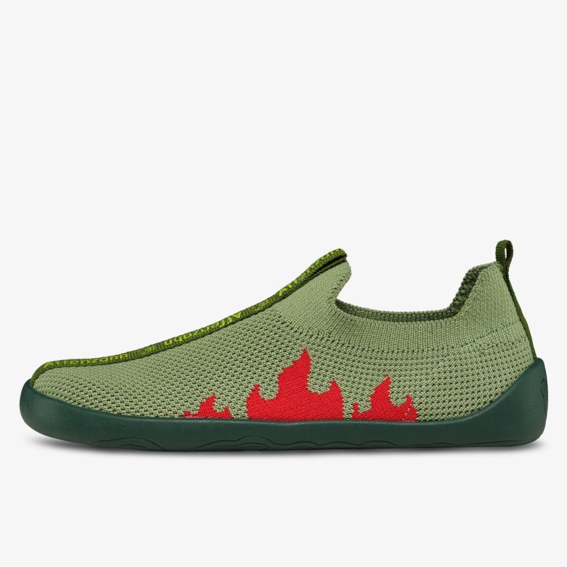 Leichter, atmungsaktiver Schuh mit flexibler Sohle und modischem Flammendesign in grün und rot