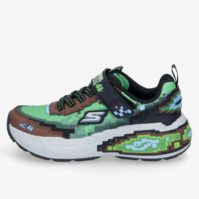 Moderner Sneaker mit pixeligem Design, bequeme Passform und auffälligen Farben für sportlichen Look.