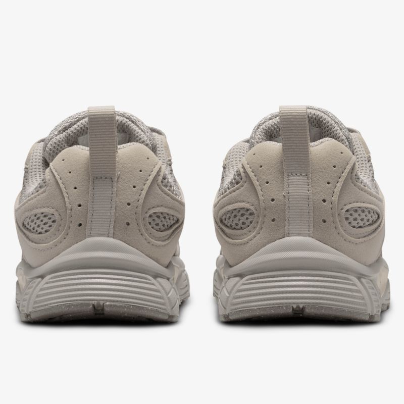 Moderne und bequeme Sneaker mit robustem Design und atmungsaktivem Material.