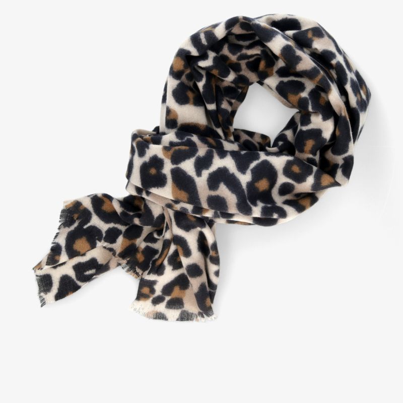 Leopardenschal mit dekorativem Animalprint, weicher Optik und vielseitig kombinierbarem Design in der Draufsicht