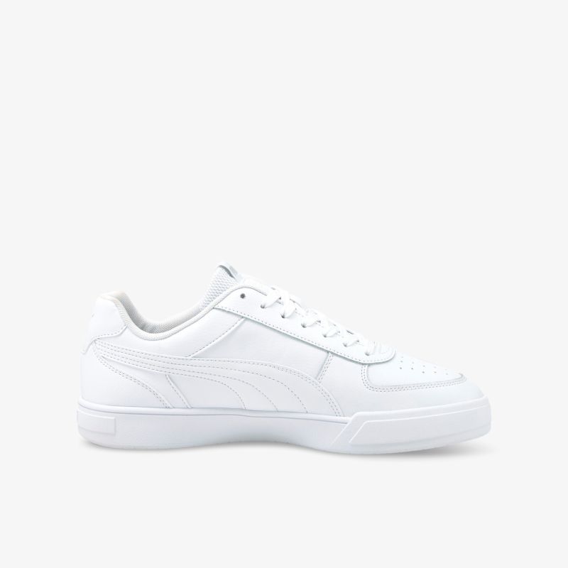 Weiße Sneaker mit cleanem Design und bequemer Passform, perfekt für jeden Anlass.