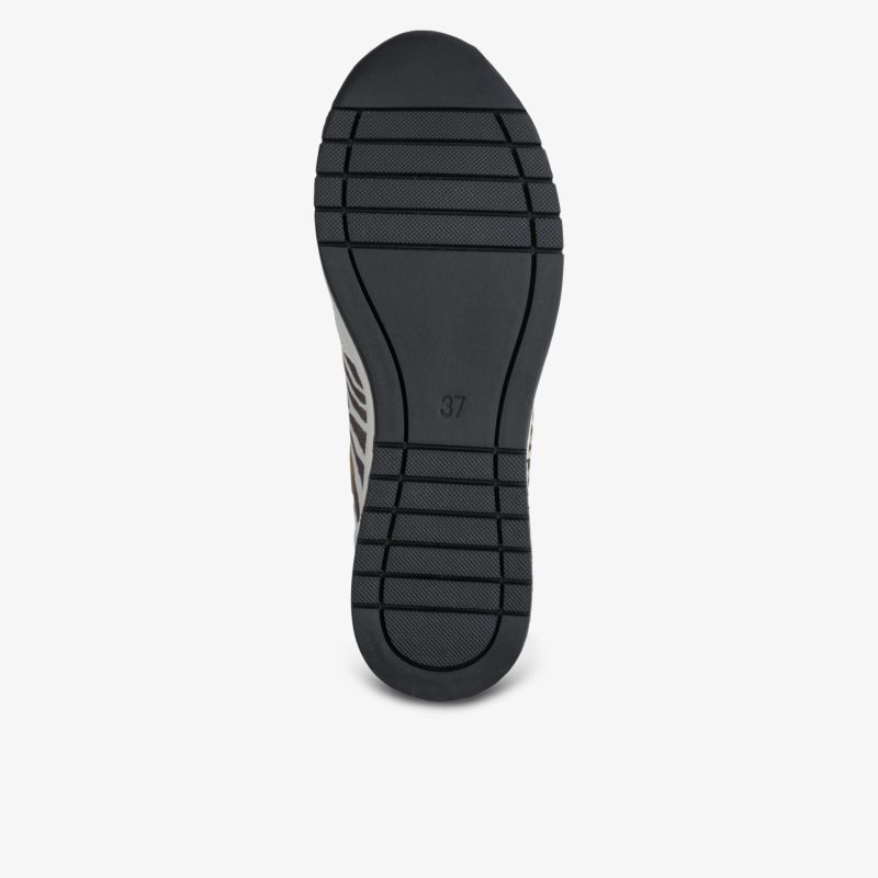 Rutschfeste und robuste Schuhsohle für sicheren Halt und langlebigen Komfort