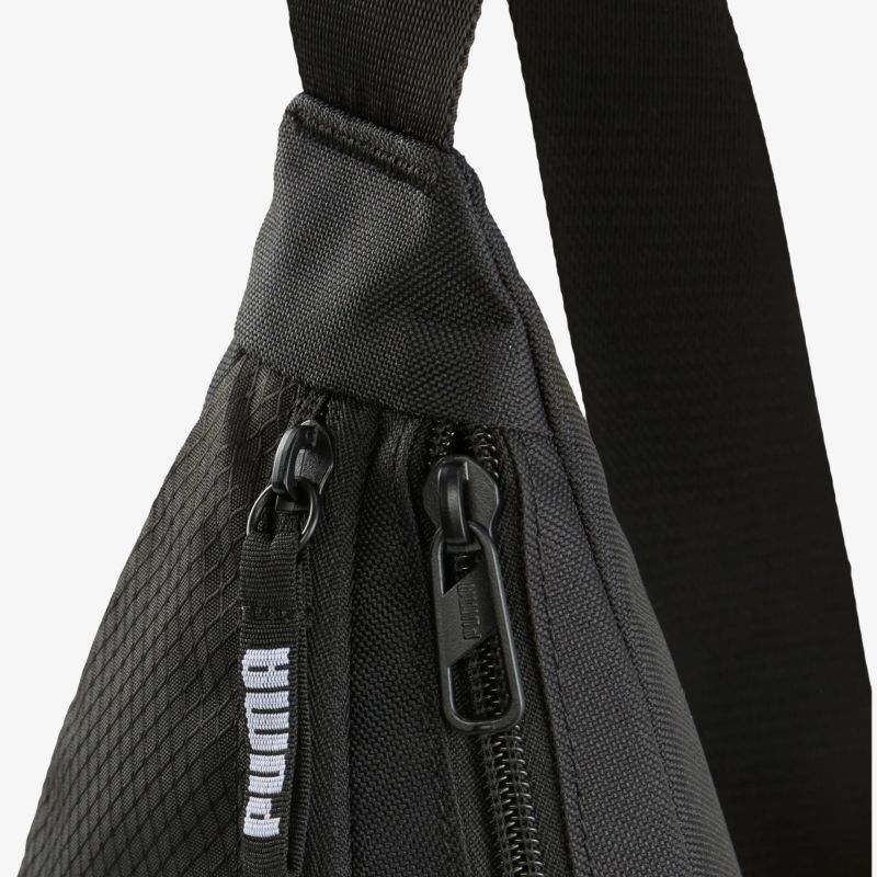 Schwarzes Produktdetail mit robustem Reißverschluss und sportlichem, funktionalem Design aus hochwertigem Material