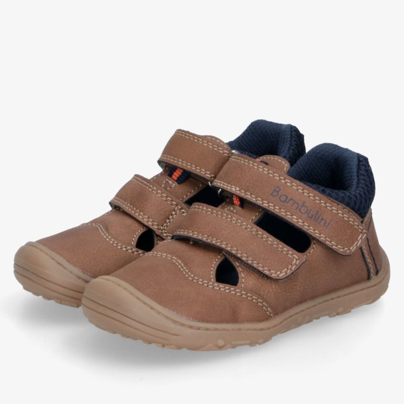 Braune Kinderschuhe mit flexiblem Material und klettverschlüssen für einfachen Halt und bequemen Tragekomfort