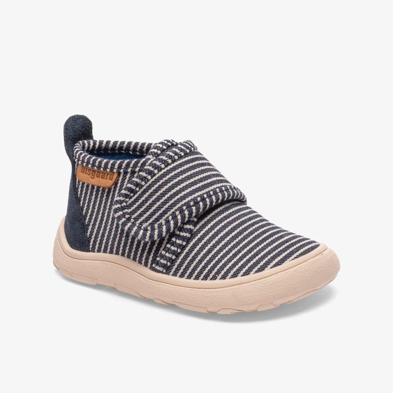 Leichter und bequemer Schuh mit flexiblem, rutschfestem Fußbett und praktischem Klettverschluss für einfachen Einstieg