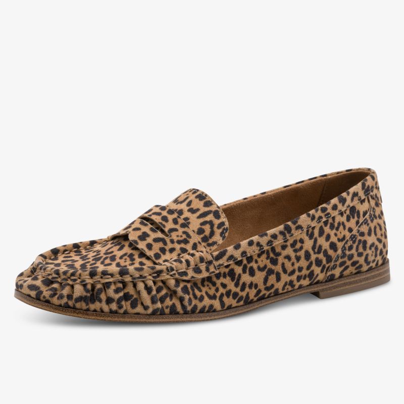 Eleganter flacher Loafer mit weichem Material und modernem Leopardenmuster, seitliche Ansicht