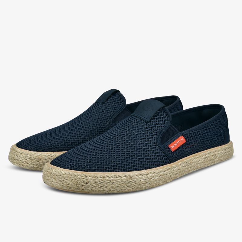 Stilvolle Espadrilles mit geflochtenem Design und robuster Sohle für hohen Tragekomfort.