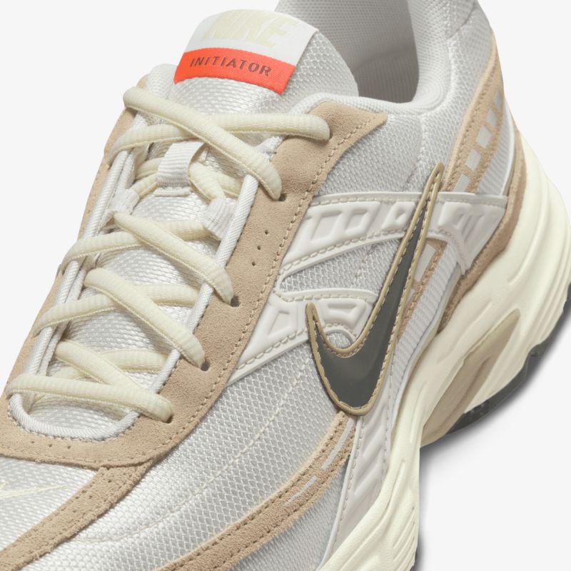 Moderner Sportschuh mit elegantem Design und optimalem Tragekomfort.