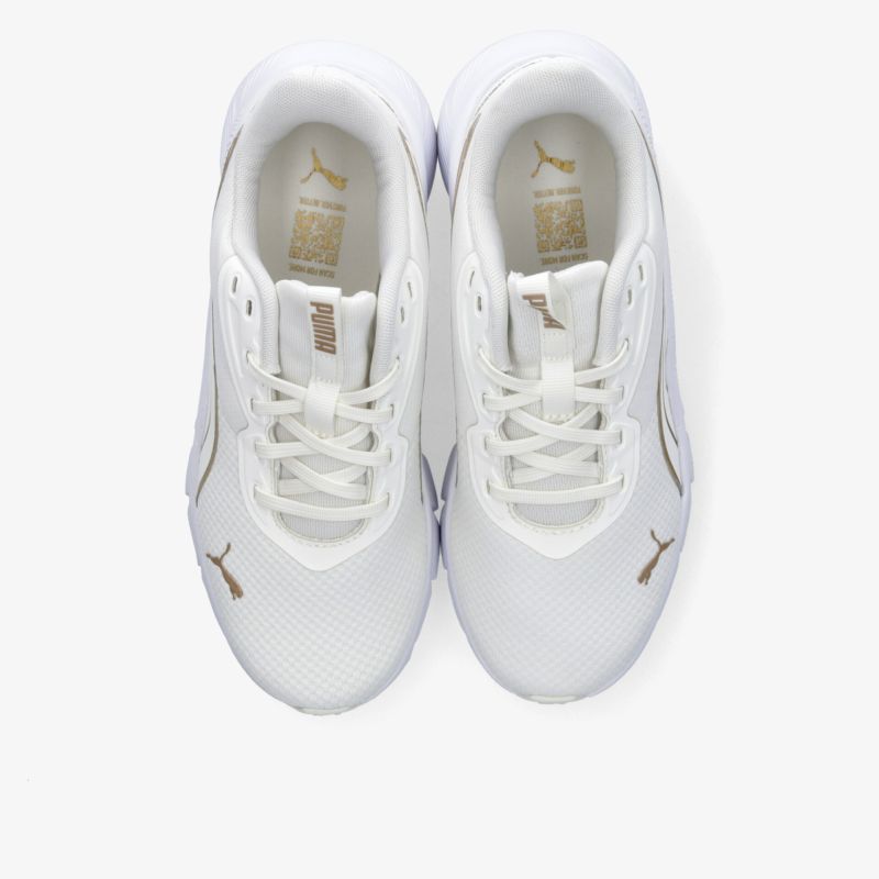 Weiße Sneaker mit modernen Details und angenehmem Tragekomfort von oben