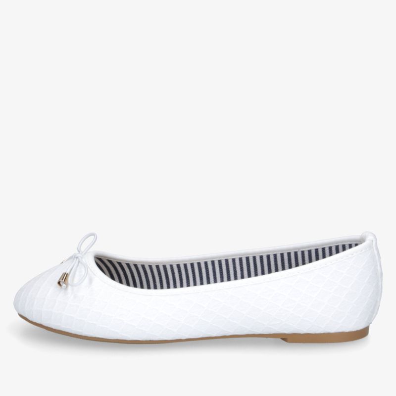 Weiße Ballerina Schuhe mit eleganter, bequemer Passform und rutschfester Sohle, ideal für den Alltag
