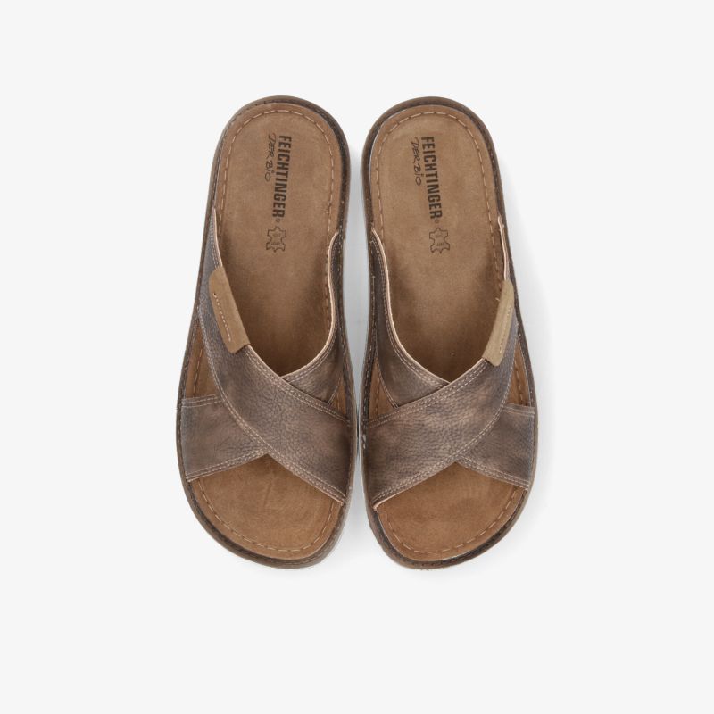 Bequeme hochwertige Ledersandalen mit weichem Fußbett und rutschfester Sohle, Draufsicht von oben