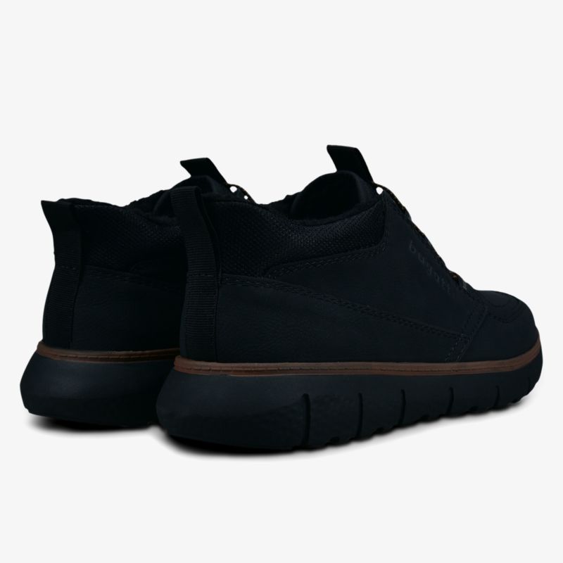 Bequeme schwarze Sneaker mit moderner Optik und rutschfester Sohle, ideal für Alltag und Freizeit