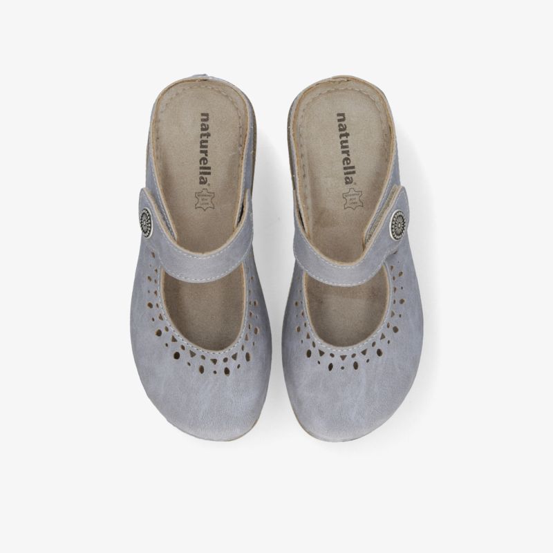 Leichte, atmungsaktive Schuhe mit perforiertem Design und einfachem Verschluss aus komfortablem Material