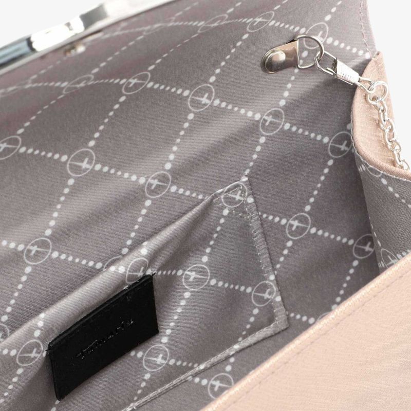 Innenansicht einer stilvollen Tasche mit elegantem geometrischen Muster und hochwertiger Verarbeitung.