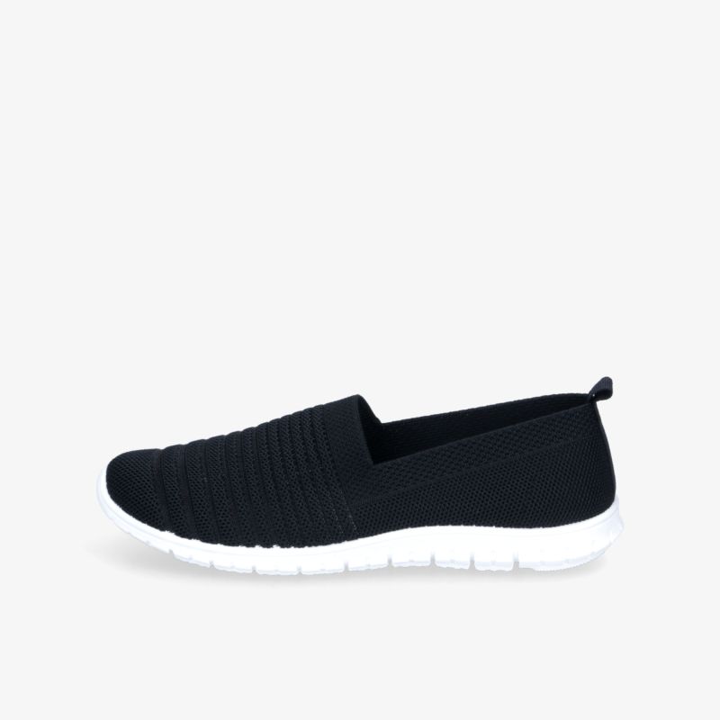 Leichter schwarzer Slip-On Schuh mit flexibler Passform und rutschfester weißer Sohle, ideal für Alltag und Sport